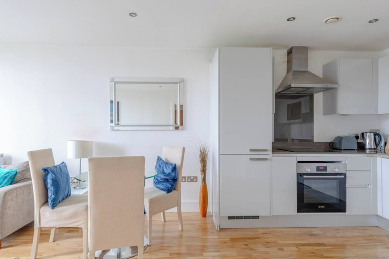 Others 3, Sleek & Sunny 1BD Flat Near Greenwhich - Deptford!, London