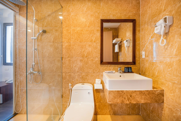 Bathroom 5, Waikiki Beach Hotel Da Nang, Da Nang