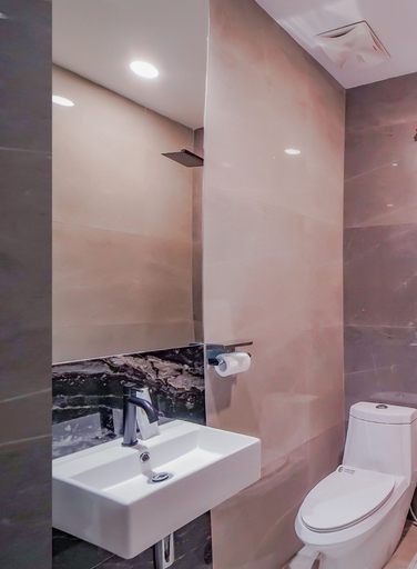 Bathroom 4, Capital O 90447 Kardopa Hotel Megapark, Medan