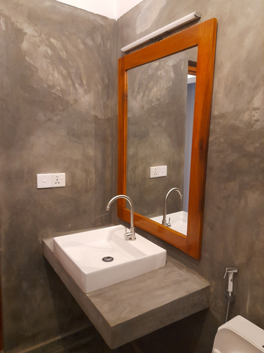 Bathroom 5, Surf Gangs Hotel, Pothuvil
