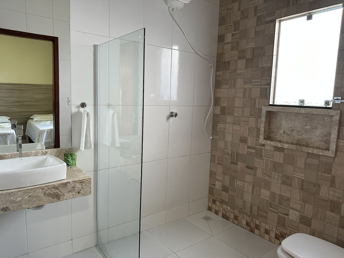 Bathroom 3, Hotel São Francisco, Piranhas