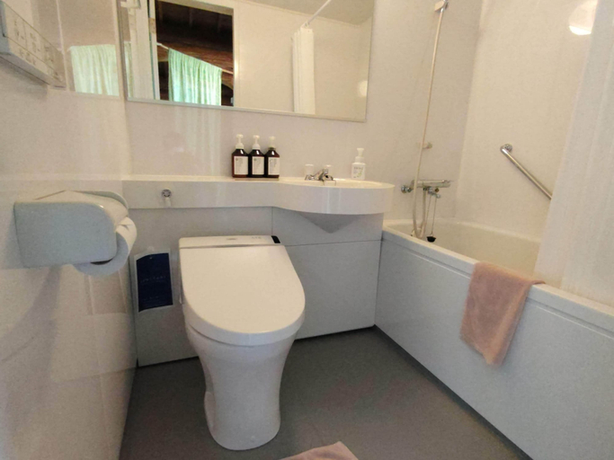 Bathroom 4, Pension Shishikui, Kaiyō
