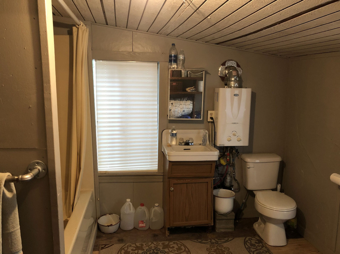Bathroom 3, Hickory Hill Cabin Rentals, Van Buren