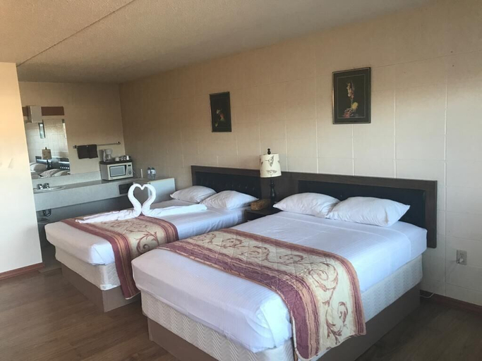 Bedroom 5, Fairview Inn, Division No. 19