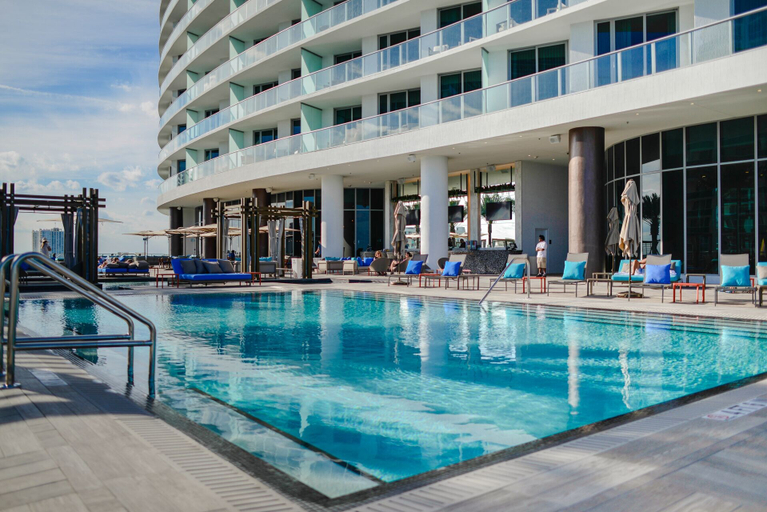 Sport & Beauty 3, Lyfe Building - Steps to Hallandale Beach - We Host, Broward