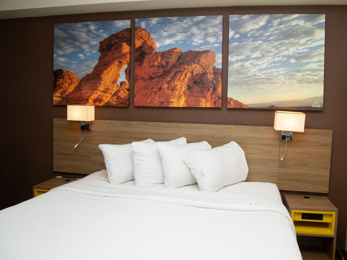 Bedroom 3, Days Inn by Wyndham Manitou Springs, El Paso