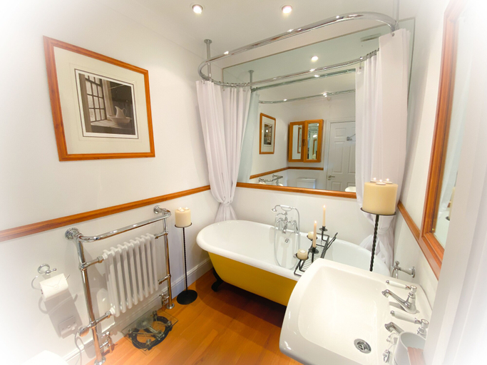 Bathroom 5, Quayside Quarters, Poole