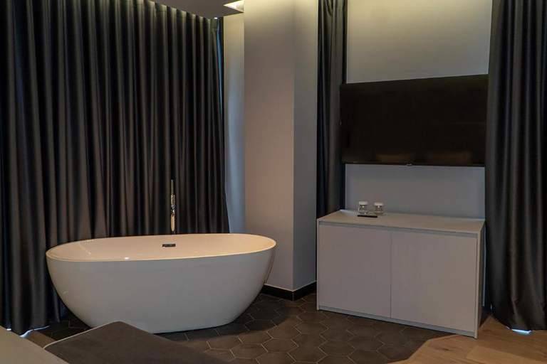 Bathroom 4, Center Hotel, Sarandës