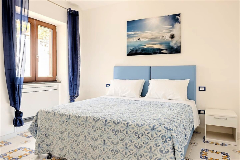 Room 3, Angolo di Paradiso, Napoli