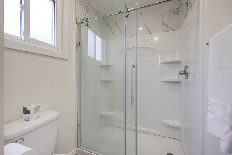 Bathroom 11