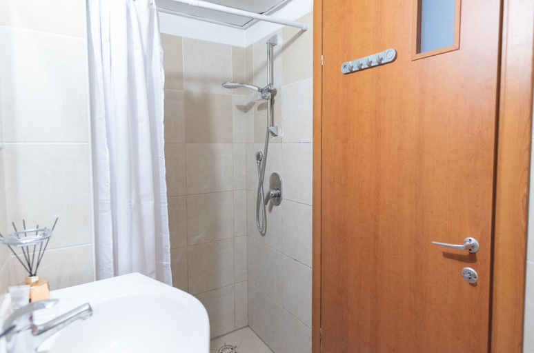 Bathroom 3, Mahane Yehuda Market Apartment Jerusalem