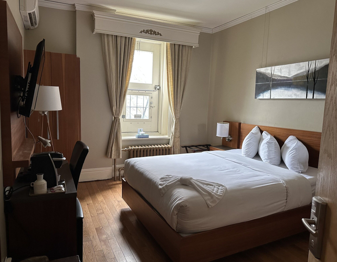Bedroom 2, Hotel Ermitage, Communauté-Urbaine-de-Québec