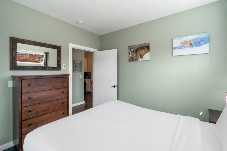 Bedroom 3, Castle in the Sky Unit X, Gallatin