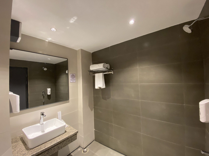 Bathroom 3, Click Sunburry Hotel Katra, Reasi