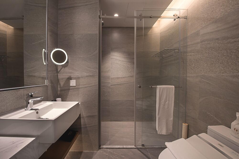 Bathroom 5, Grand Banyan Hotel, Tainan