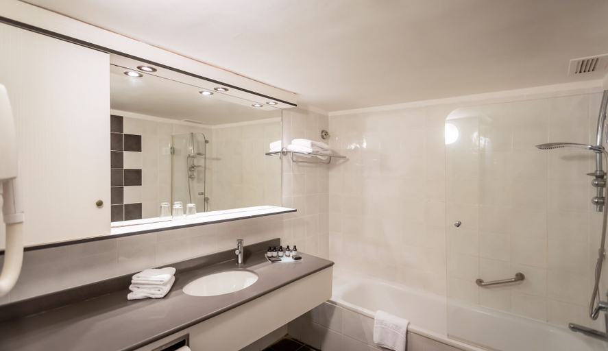 Bathroom 5, Seasons Hotel - Resort on The Beach