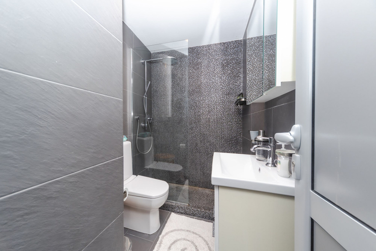 Bathroom 4, Studio Mediteranska Street