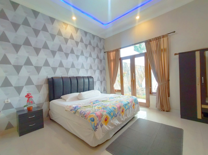 Bedroom 2, Villa Cisarua Zeni 1 by Puncak Go Villas, Bogor