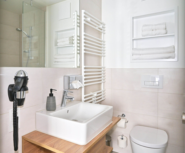 Bathroom 5, HotelHafenWedel, Pinneberg