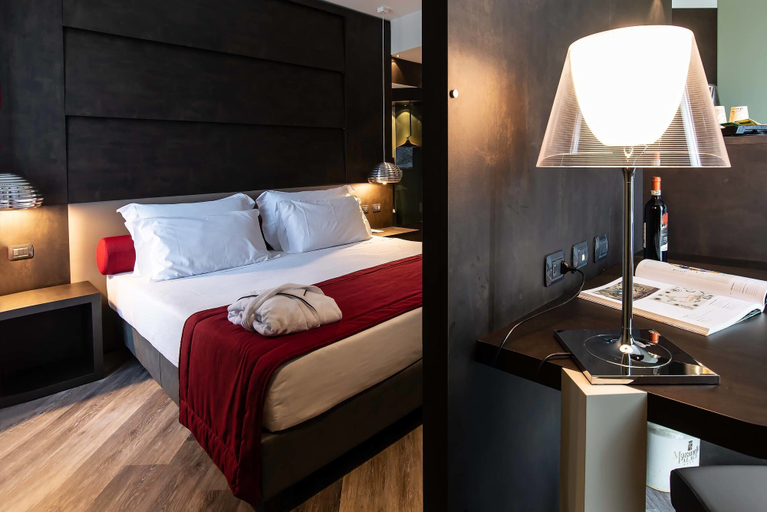 Bedroom 3, Maranello Palace, Modena