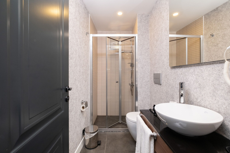 Bathroom 5, Anatolia Otel, Üsküdar