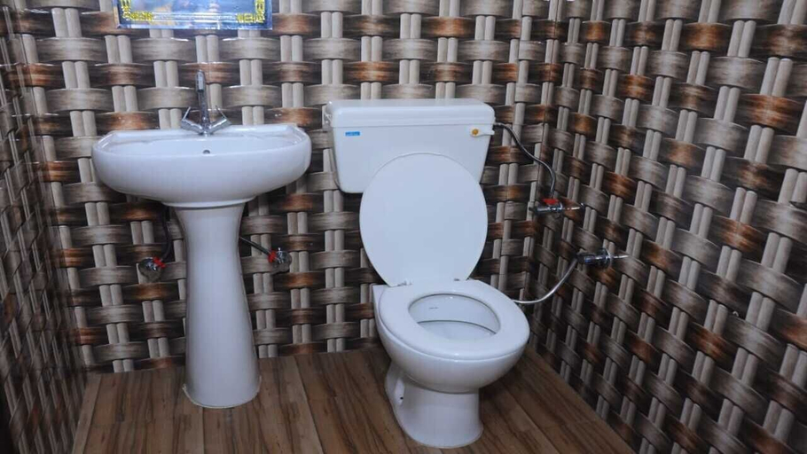 Bathroom 3, Hotel lords Paradise, Reasi