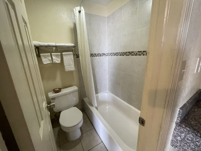 Bathroom 3, Village Inn, Pontotoc