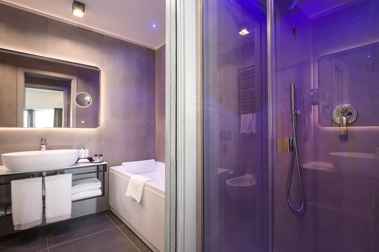 Bathroom 4, IQ Hotel Firenze, Florence