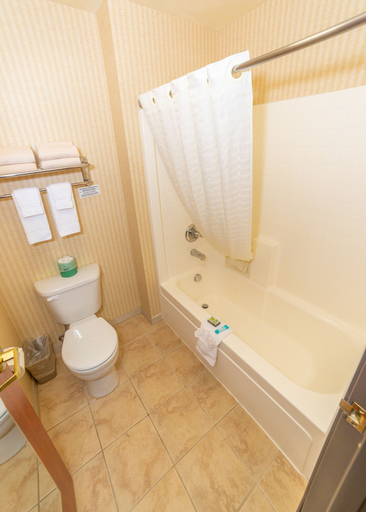 Bathroom 4, Clatskanie River Inn, Columbia