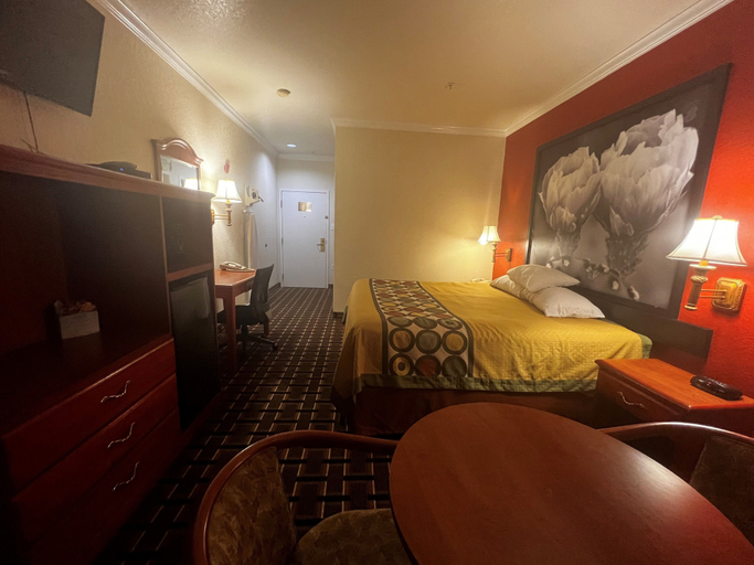 Bedroom 3, Super 8 by Wyndham Brookshire TX, Waller