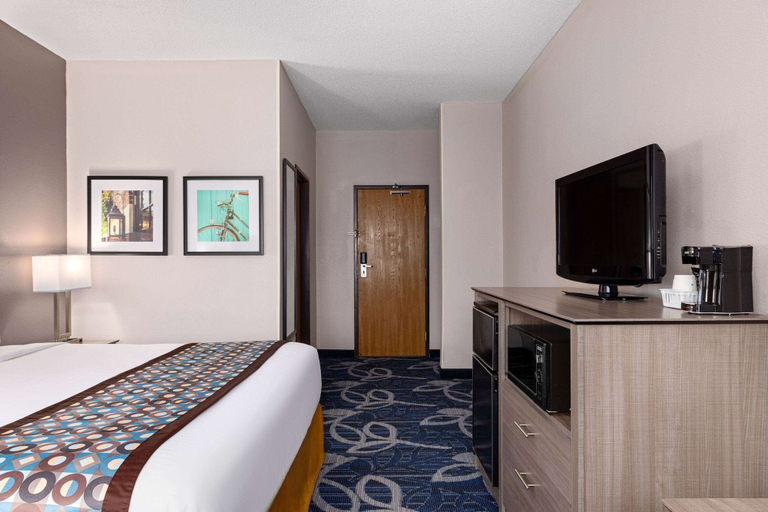 Bedroom 3, Baymont by Wyndham Waterloo, Black Hawk