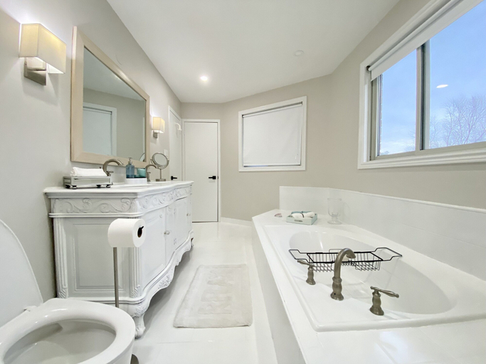 Bathroom 3, Waterfront Paradise Estate, York