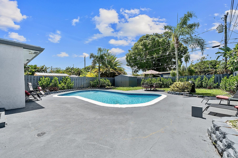 Room 3, The Perfect Get Away - Walk to Wilton Drive, Broward