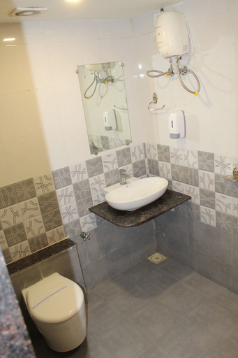 Bathroom 3, Hotel Vivan, Gandhinagar