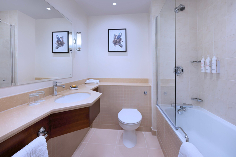 Bathroom 4, Delta Hotels by Marriott Northampton, Northamptonshire