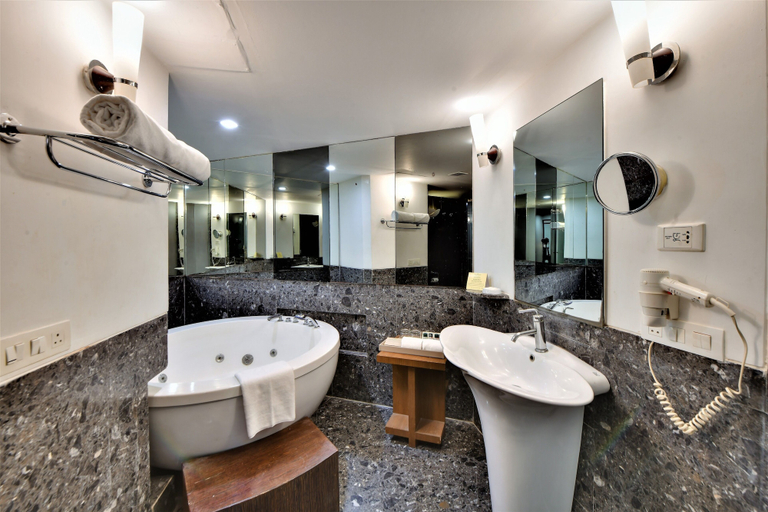 Bathroom 3, The Fern Residency Ahmedabad, Subhash Bridge, Series by Marriott, Ahmadabad