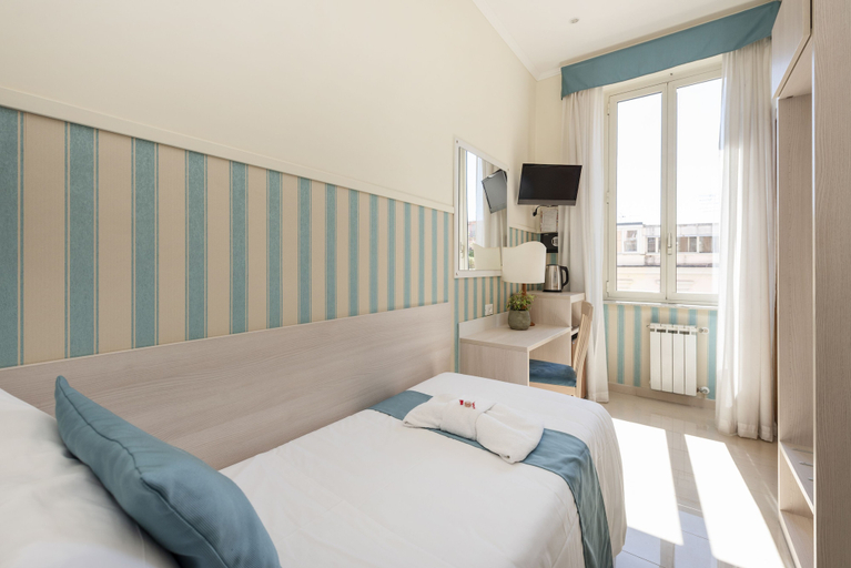 Bedroom 4, Parker, Rome