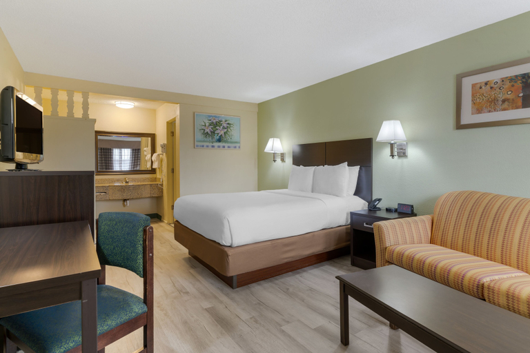 Bedroom 4, University Inn & Suites, Lane