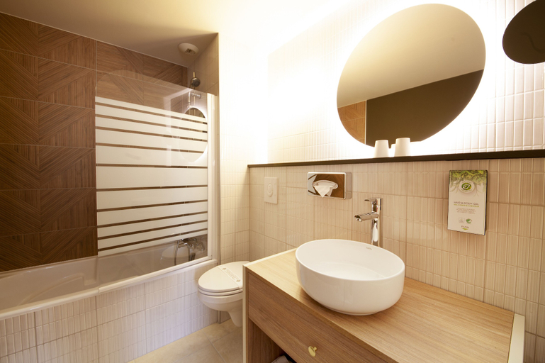 Bathroom 5, Radisson Hotel Clermont-Ferrand, Puy-de-Dôme