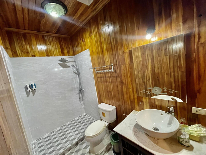 Bathroom, Villa Phathana, Luang Prabang