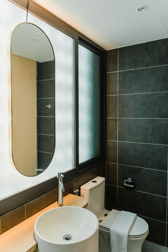 Bathroom 3, Shi House by Haviland, Da Nang