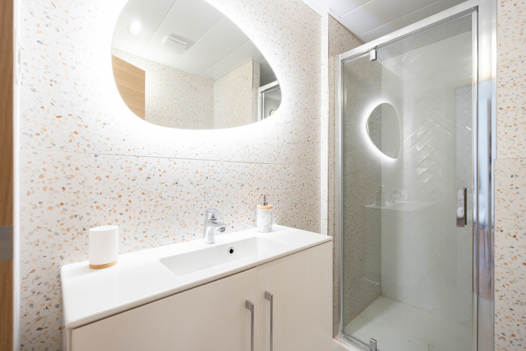 Bathroom, Les Petits Pavillons, Bouches-du-Rhône