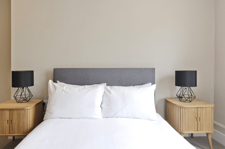 Others 4, Immaculate new Apartment in Chelsea by Underthedoormat, London