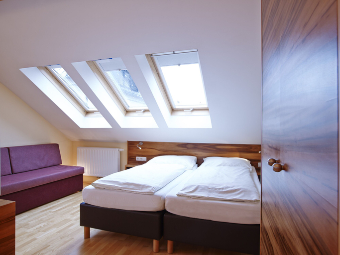 Bedroom 2, Holiday Apartments by Das Grüne Hotel zur Post, Salzburg