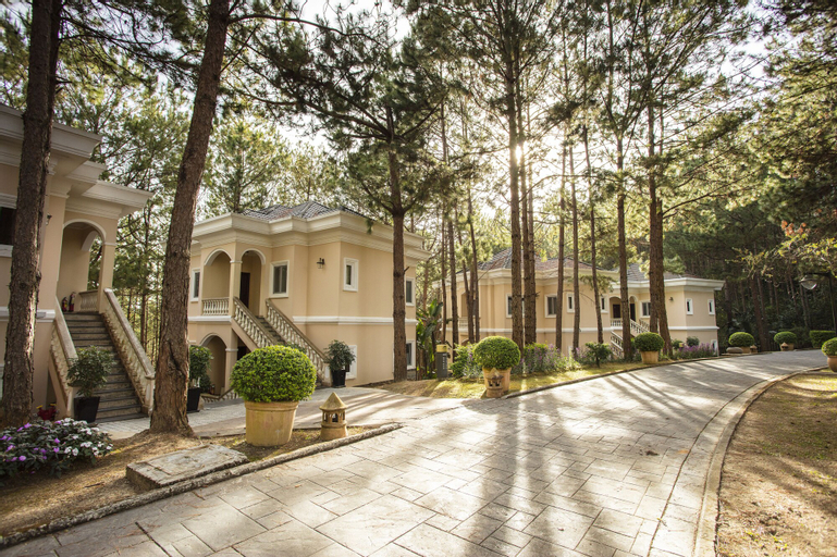 Exterior 3