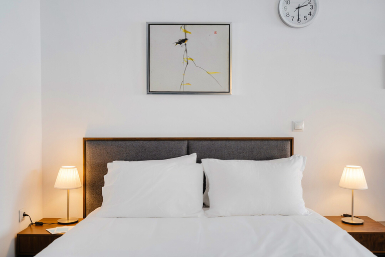 Bedroom 5, Sanders Home Suites - Charming Downtown Studio, Attica