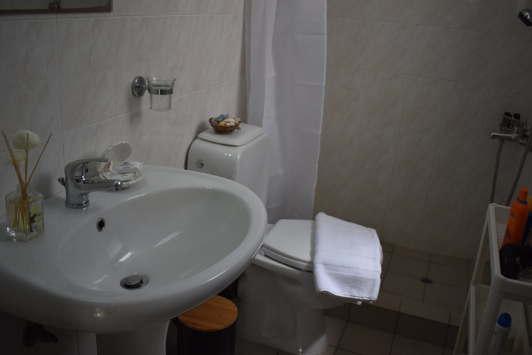 Bathroom 5, Mediterranea Apartments, Crete