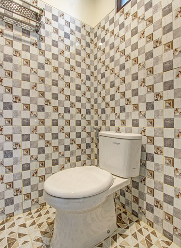 Bathroom 5, Hotel O Griya Putih, Bantul