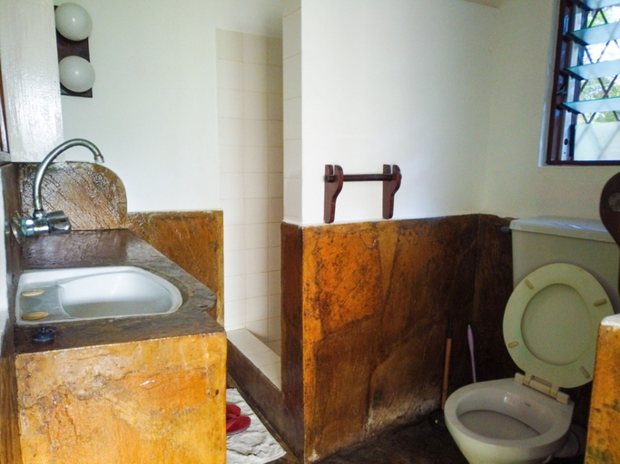 Bathroom, Mtwapa Luxury Apartments by CHH, Kilifi South