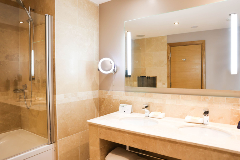 Bathroom 4, DoubleTree by Hilton Milton Keynes, Milton Keynes